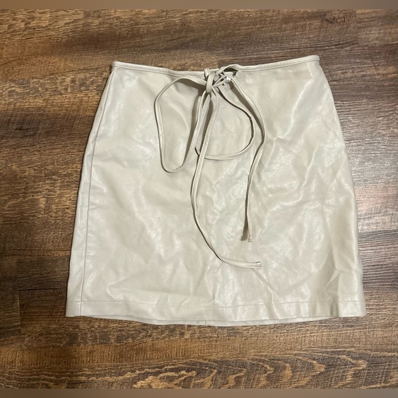 Le Lis Collection Mini Skirt Size M - Picture 2 of 4